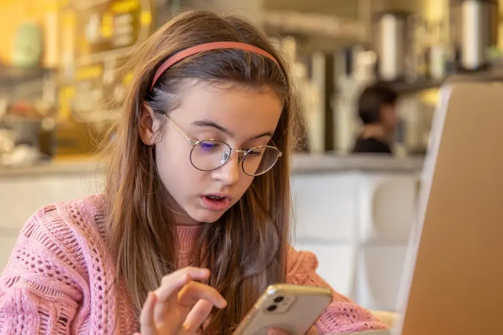 How Can Students Create a Balanced Study Routine With Screen Time Limits